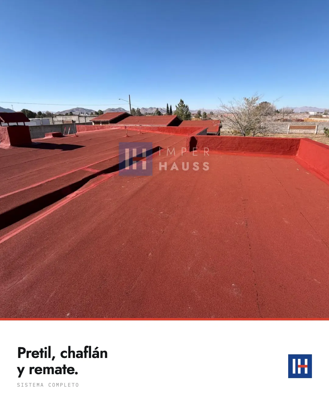 Remate de pretil con prefabricado terracota y cielo despejado. Texto: "Pretil, chaflán y remate".